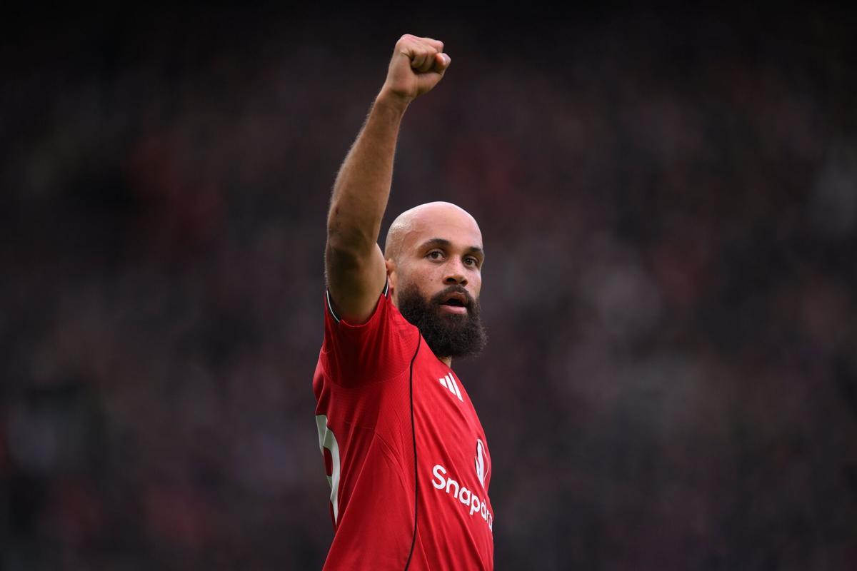 MANCHESTER (United Kingdom), 17/01/2026.- Manchester United's Bryan Mbeumo celebrates scoring the first goal in action during the English Premier League match betweenManchester United and Manchester City, in Manchester, Britain, 17 January 2026. (Reino Unido) EFE/EPA/GARY OAKLEY EDITORIAL USE ONLY. No use with unauthorized audio, video, data, fixture lists, club/league logos, 'live' services or NFTs. Online in-match use limited to 120 images, no video emulation. No use in betting, games or single club/league/player publications. EDITORIAL USE ONLY. No use with unauthorized audio, video, data, fixture lists, club/league logos, 'live' services or NFTs. Online in-match use limited to 120 images, no video emulation. No use in betting, games or single club/league/player publications