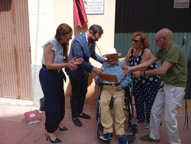 Galería | Tino Neria ya tiene dedicada la plaza de San Juan en Plasencia