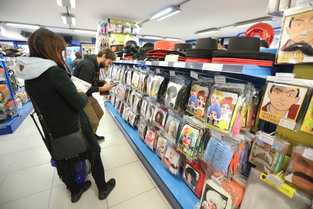 Las tiendas se preparan para el Carnaval.