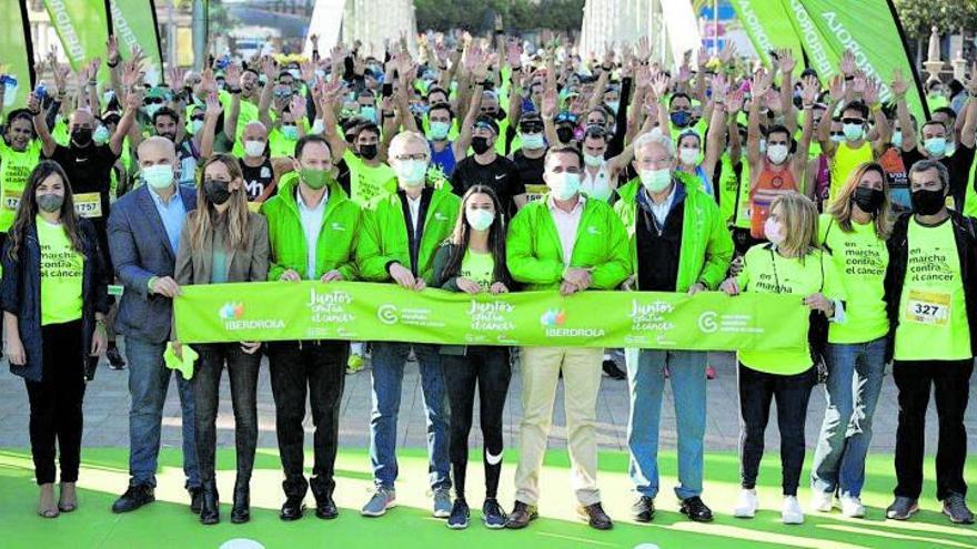 La marea verde contra el cáncer vuelve a llenar con su solidaridad las calles de Murcia