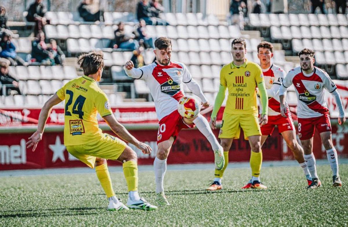 Acció en el partit entre l'Hospitalet i l'Escala