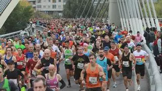 La San Martiño tiñe de colores las calles de Ourense