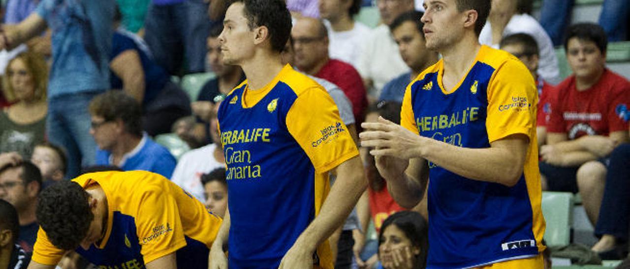 El de ayer era un choque importante para el Herbalife Gran Canaria. En Murcia, los amarillos debían refrendar el cambio de imagen que había empezado una semana ante el Montakit Fuenlabrada. Todos estuvieron muy implicados, ya fuese desde el banquillo o en la cancha. Sobre todo en defensa, aspecto clave en el triunfo final contra el UCAM.