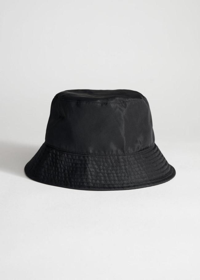 Gorro 'bucket hat' de nylon en color negro, de & Other Stories