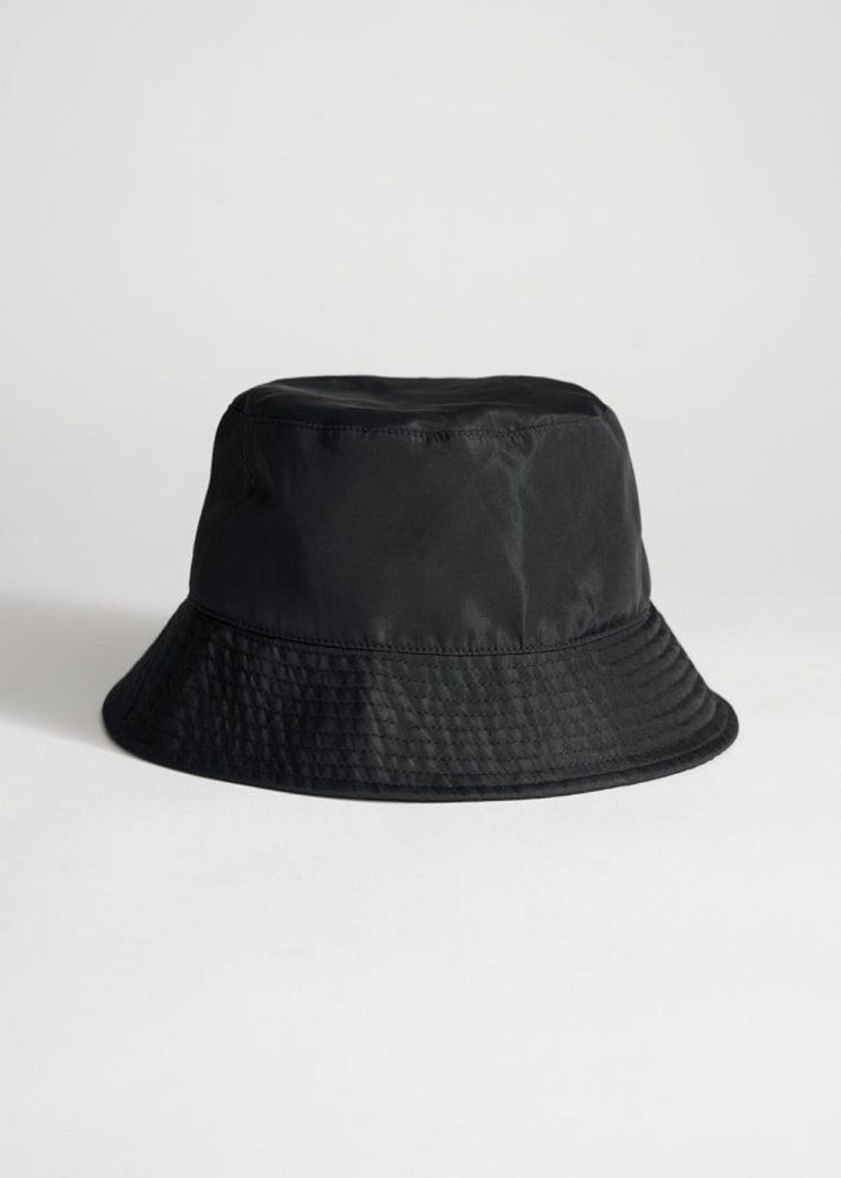 Gorro 'bucket hat' de nylon en color negro, de &amp; Other Stories