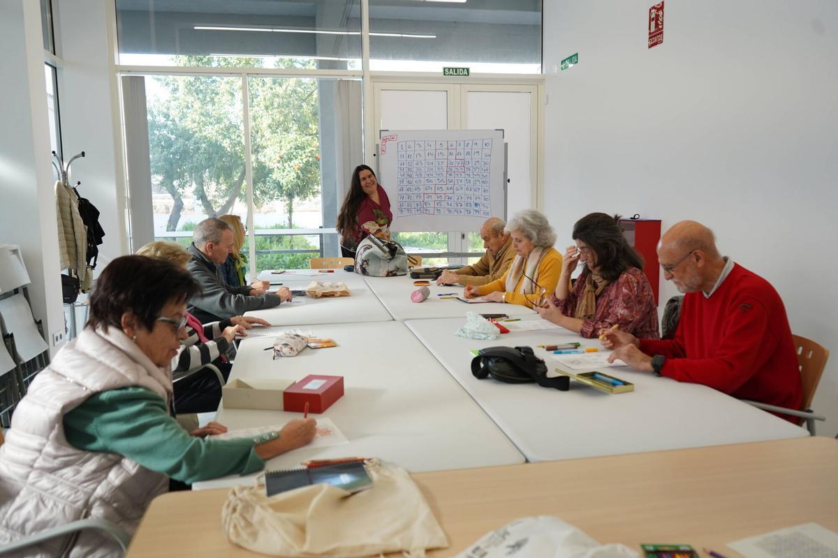Taller de memoria en el centro cívico del Alcázar.