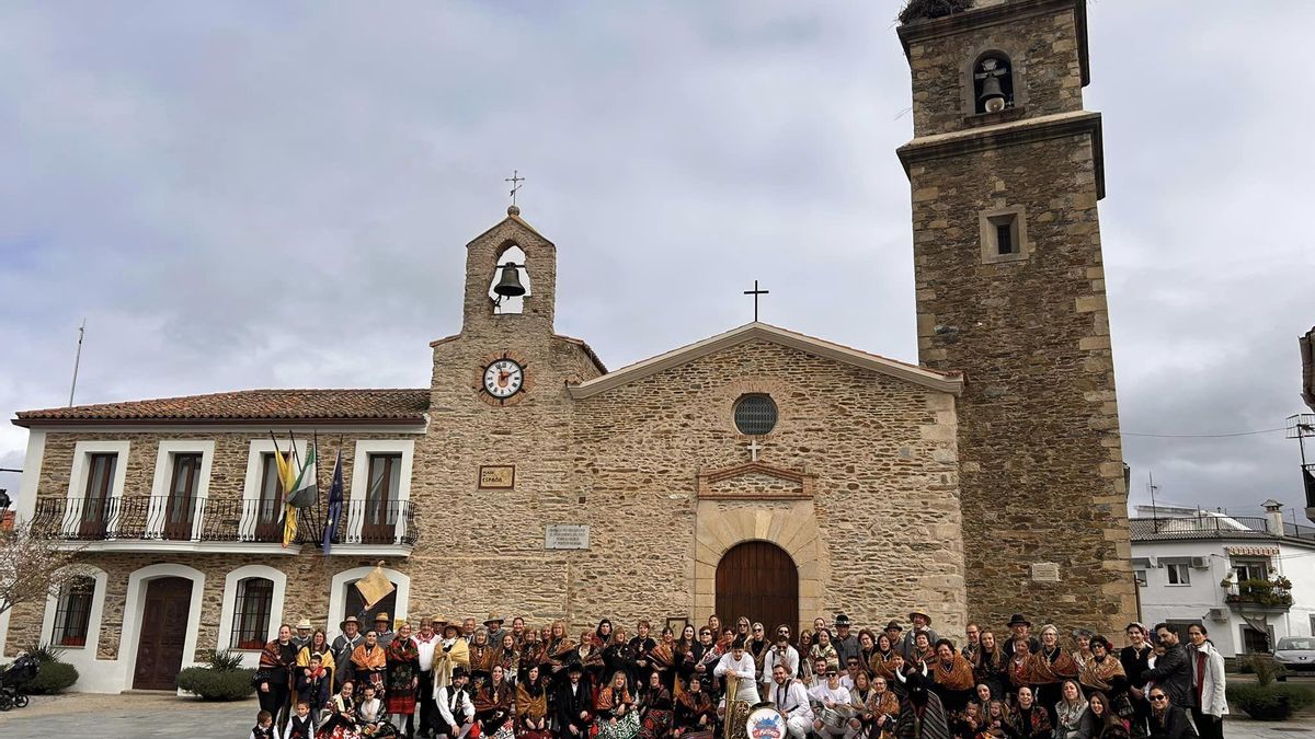 Galería | Aldeacentenera saca los refajos del baúl para recordar sus tradiciones