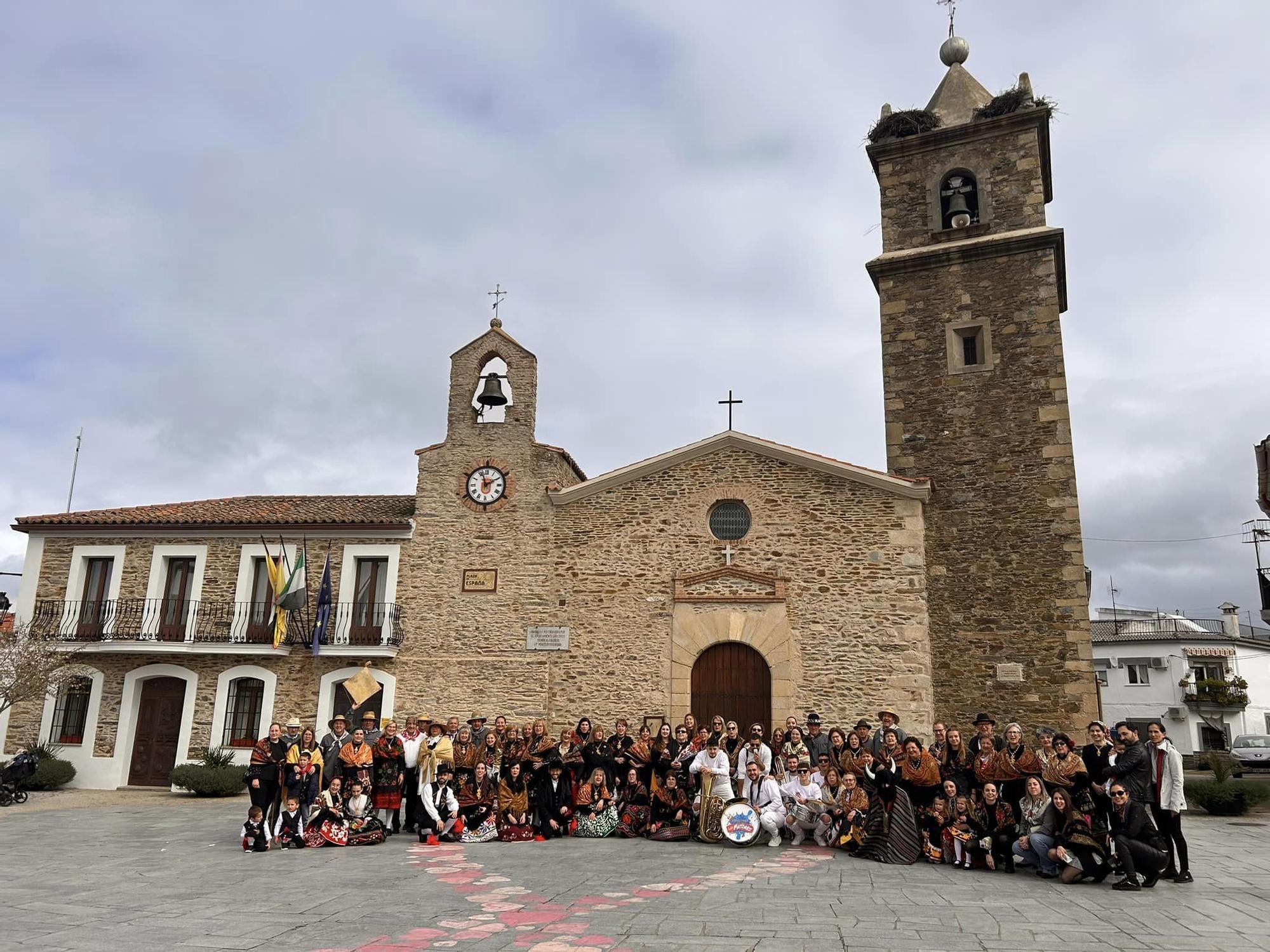 Galería | Aldeacentenera saca los refajos del baúl para recordar sus tradiciones