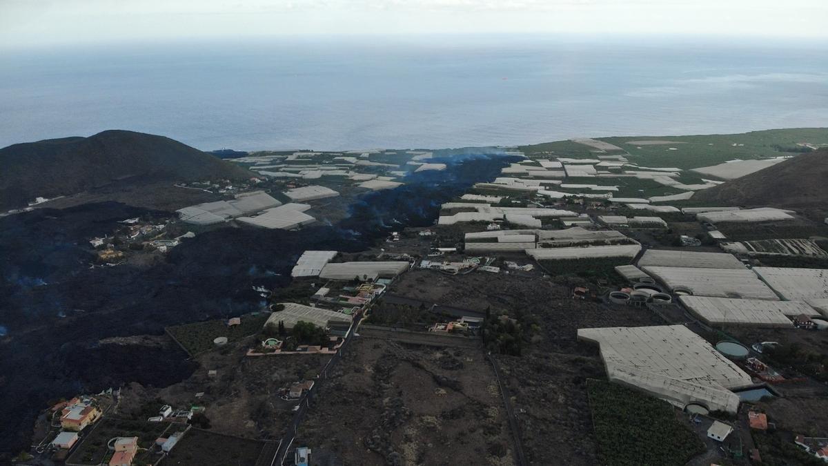 Colada de lava a su paso por Todoque, en La Palma