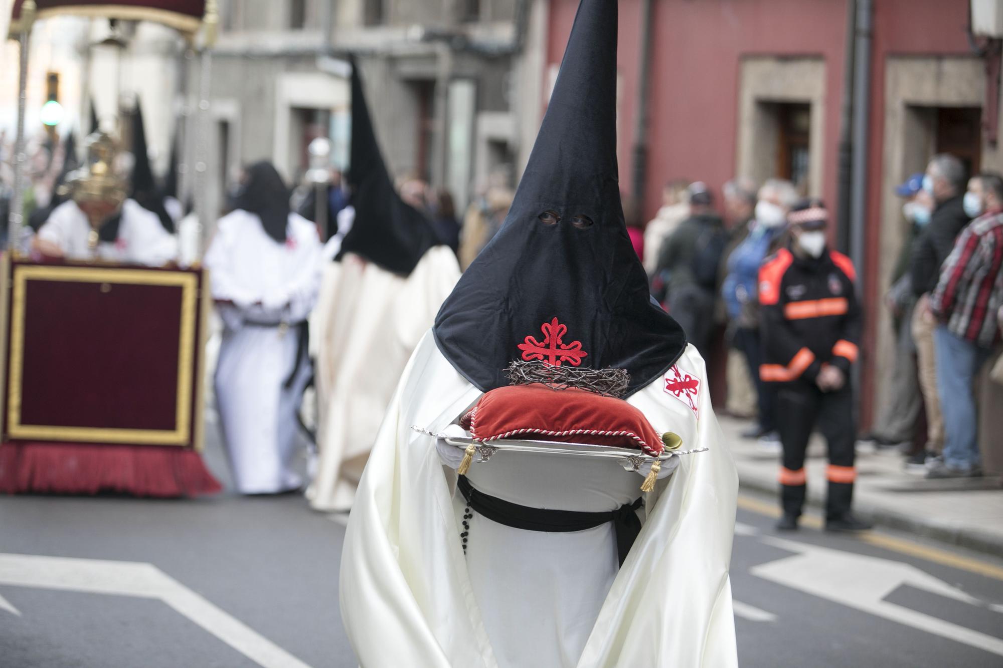 EN IMÁGENES: Gijón arropa al Cristo de los Mártires en su regreso a las calles