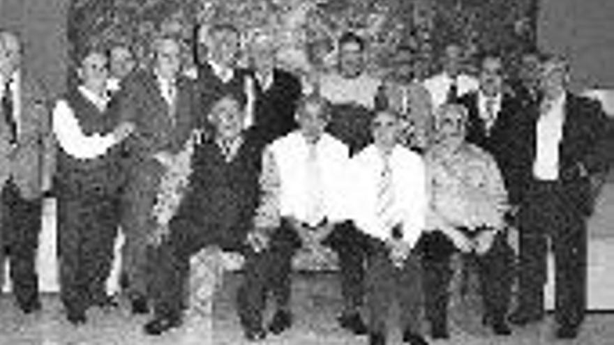 Miembros de la veterana peña La Viñuela