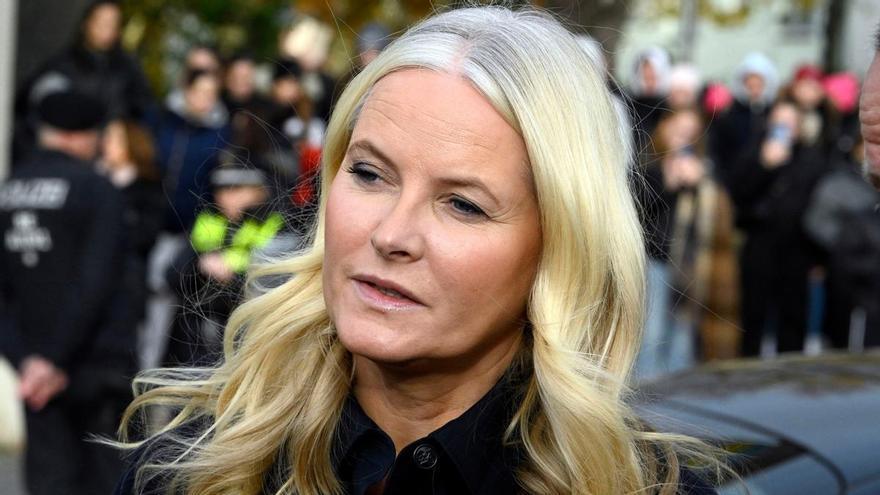 Mette-Marit pide más tiempo para dar explicaciones sobre Epstein: no está "emocionalmente preparada", según el palacio de Oslo