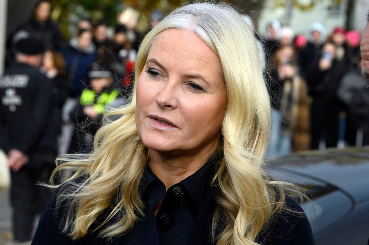 Bibliotecas noruegas rompen lazos con la princesa Mette-Marit por sus vínculos con Epstein
