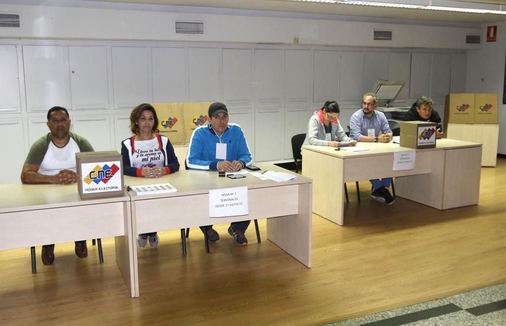 "Venezuela está luchando por su libertad" ha sido una de las consignas que se han leído esta mañana por los pensionistas venezolanos en Vigo.