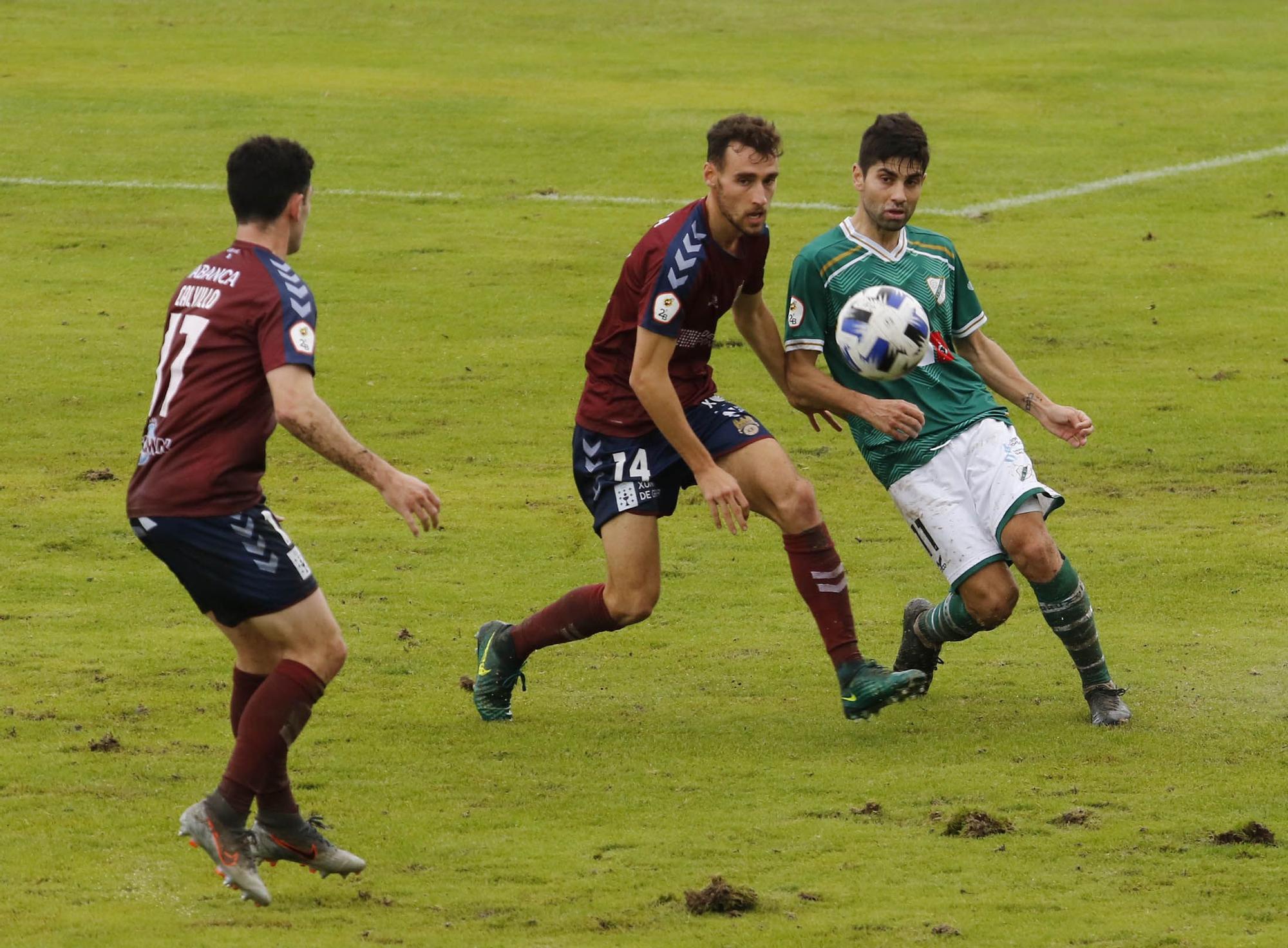 El Pontevedra pierde el título de invicto ante el Coruxo