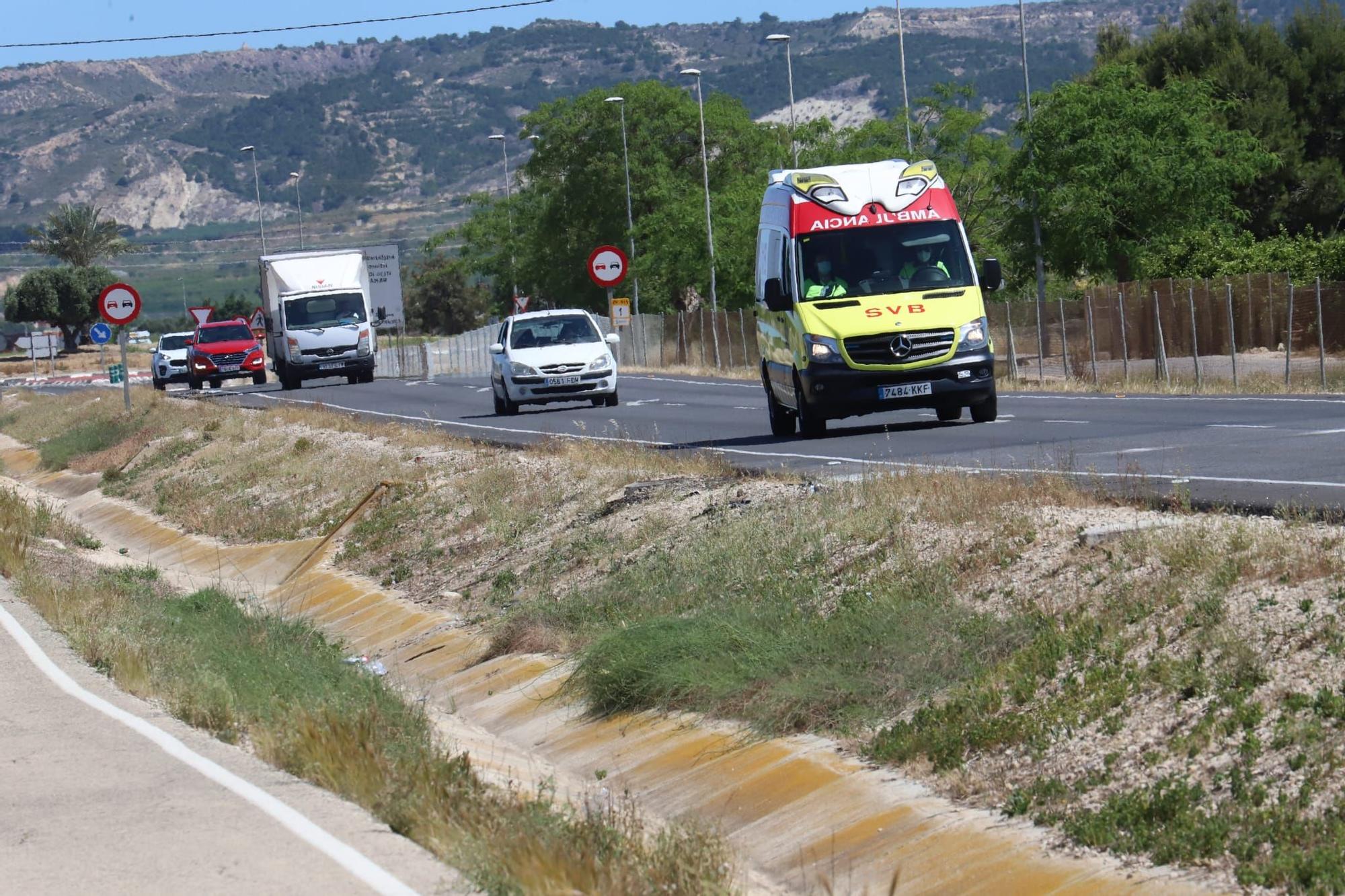 Nueve heridos en un aparatoso accidente entre tres vehículos en Orihuela