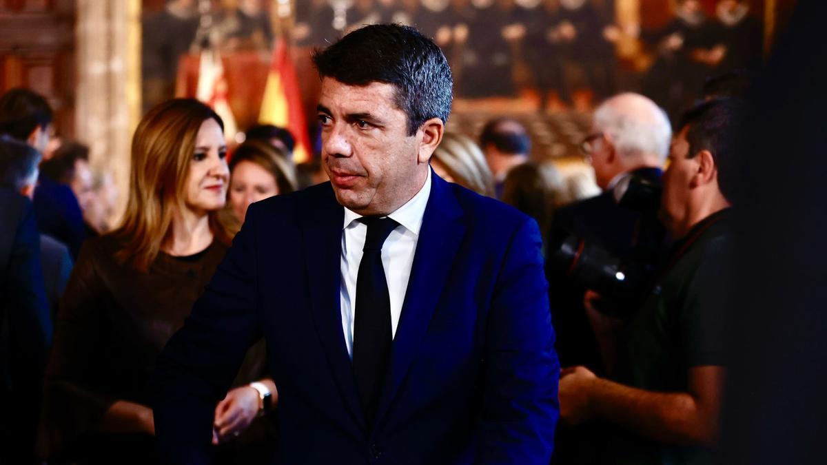 Carlos Mazón minutos antes de la declaración institucional de hoy en el Palau de la Generalitat.