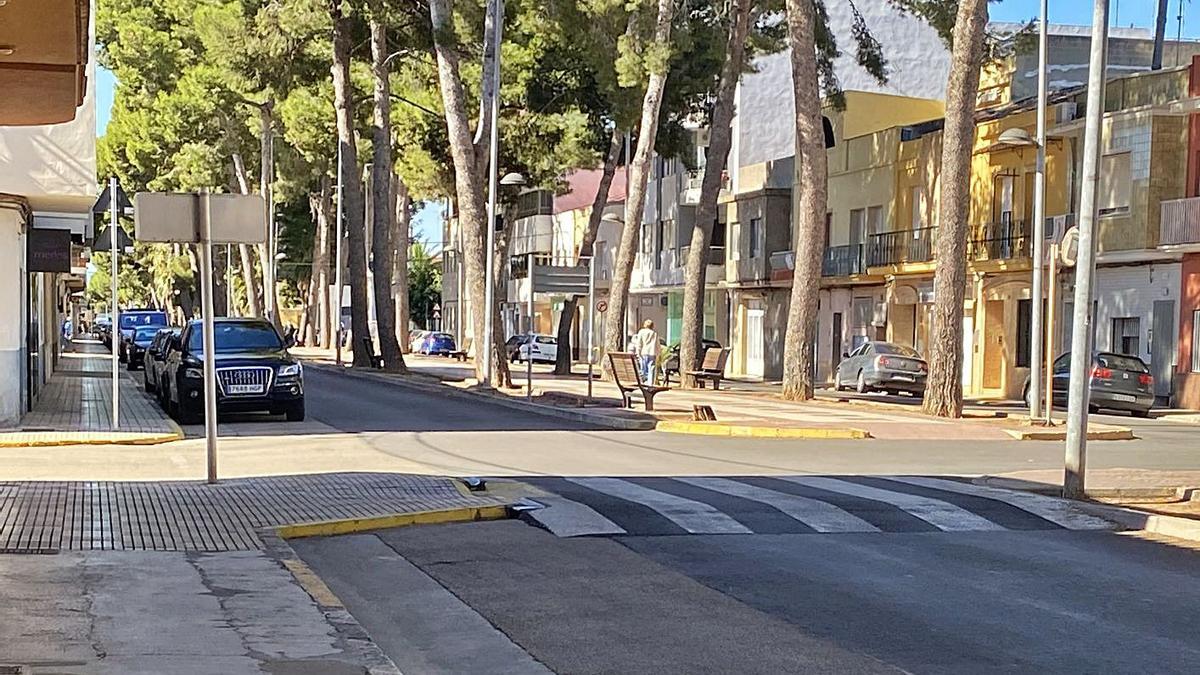 Calles de Guadassuar, apenas transitadas tras las restricciones por el repunte de contagios.