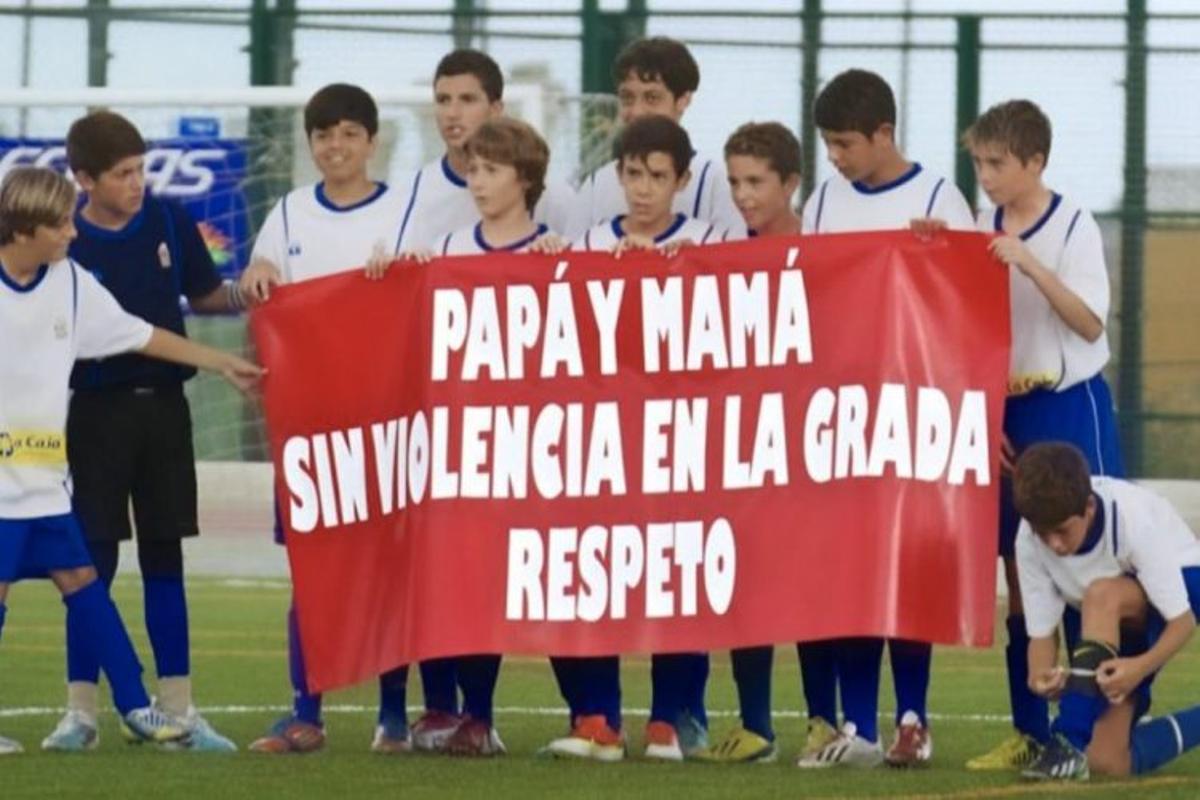 Un grupo de niños se plantan contra las agresiones de los padres en los campos de fútbol.