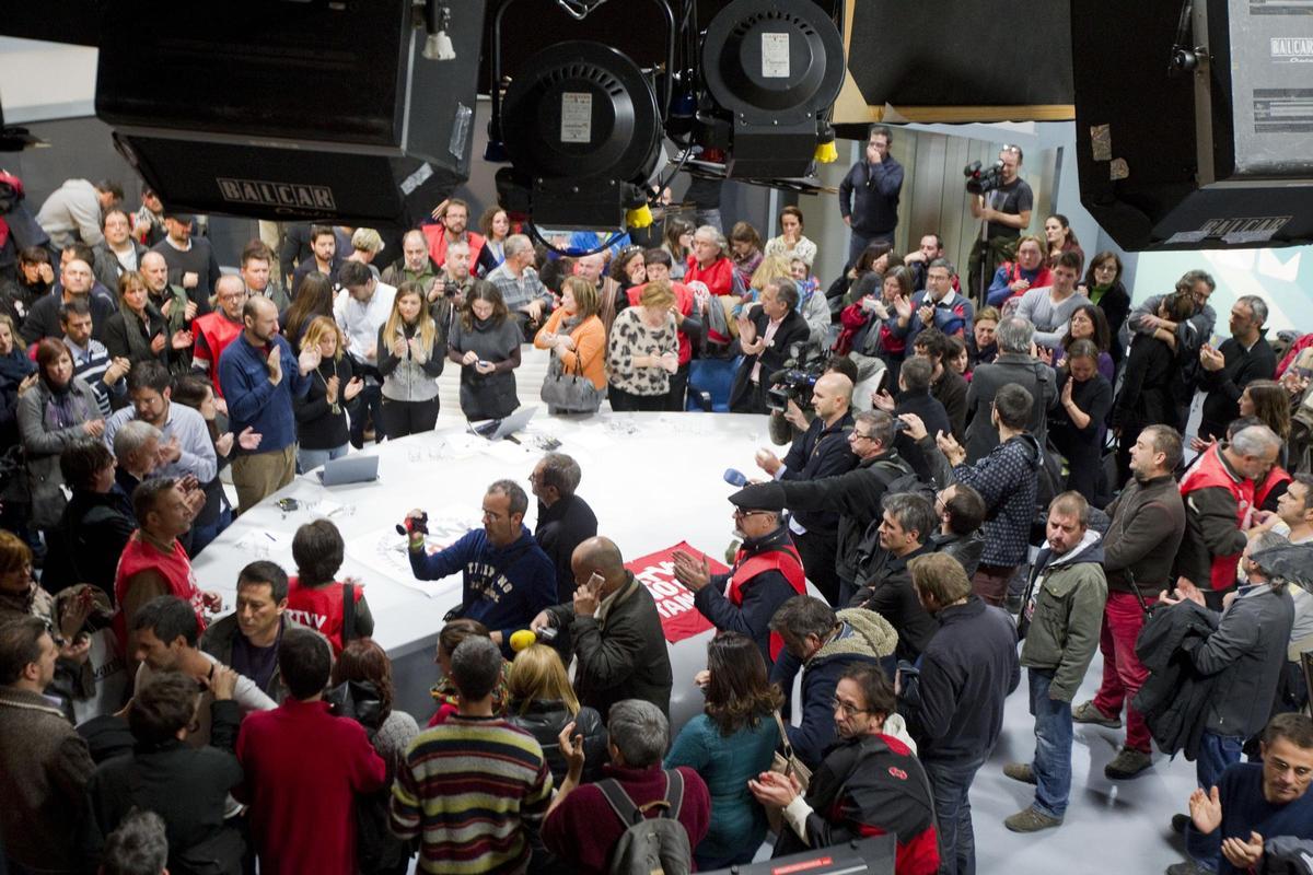 La emoción inunda el plató en el minuto después del cierre