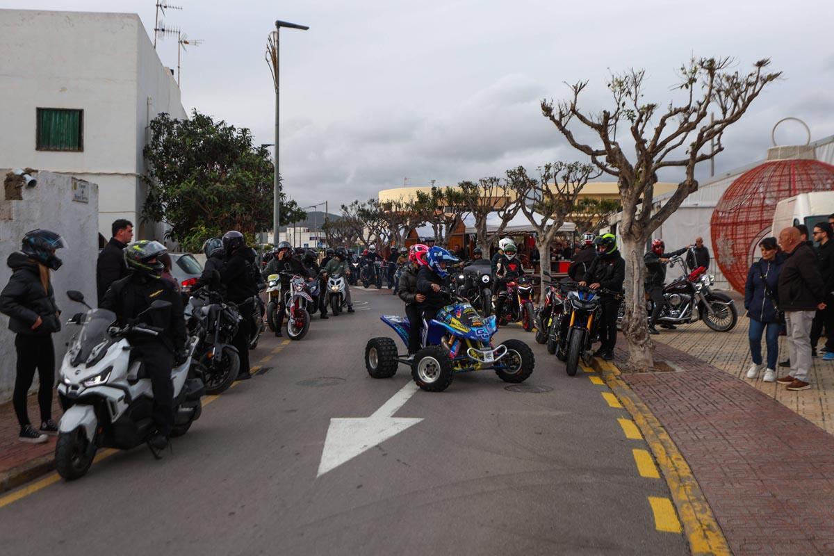 El cortejo fúnebre del Pitiús Team Motoclub al joven motorista fallecido en Ibiza