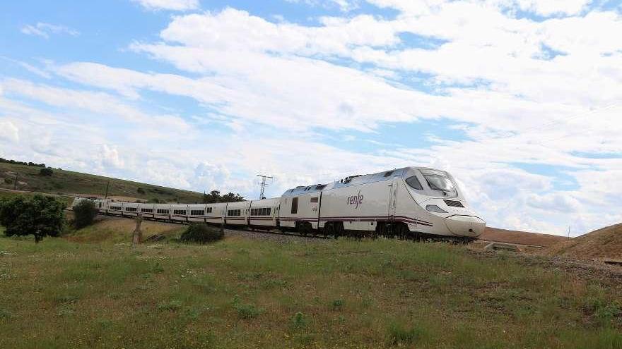 Renfe evita el cierre de la vía entre Zamora y Ourense pero modifica los horarios