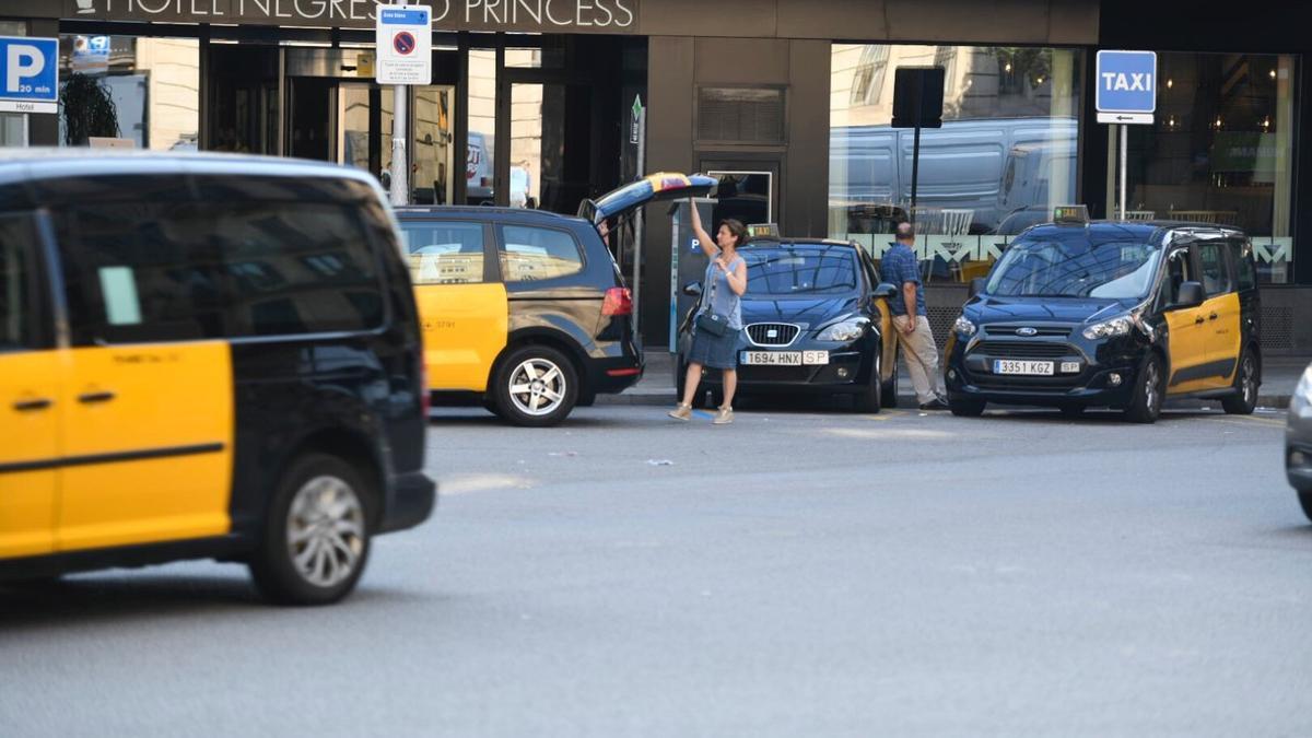 Los taxis vuelven a circular con normalidad por las calles de Barcelona