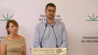 El PP protege a Le Senne tras destrozar la foto de Aurora Picornell y se conforma con el perdón