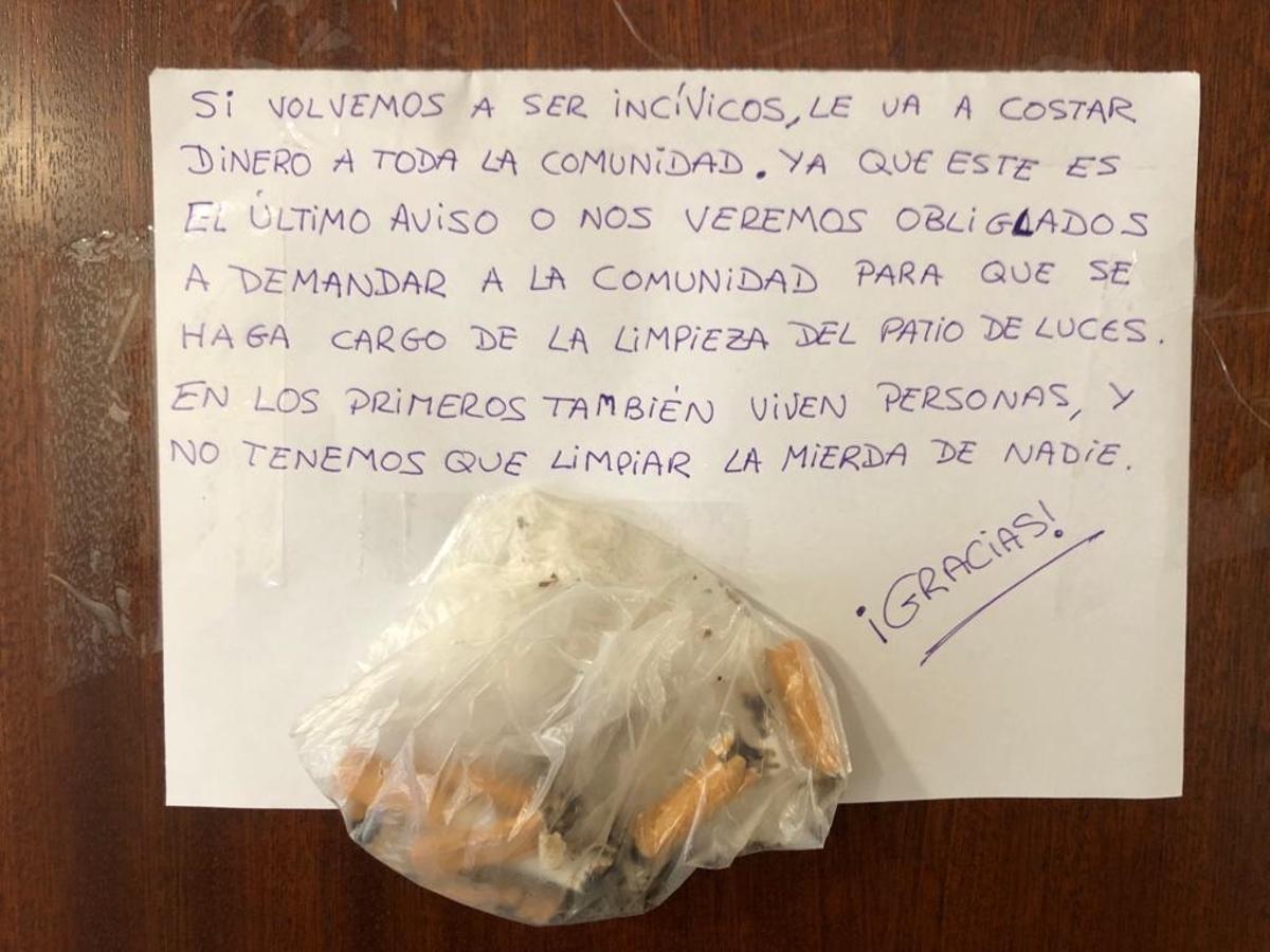 El cartel de unos vecinos de un edificio de Vigo