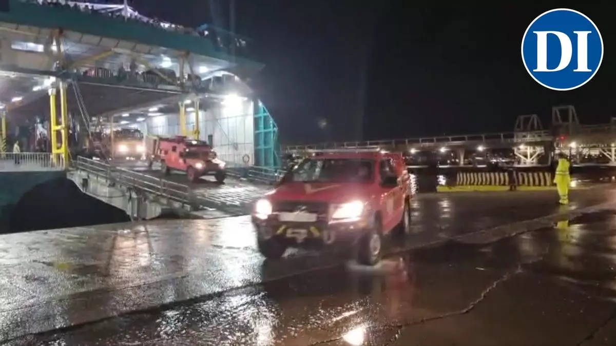 Efectivos de la UME desembarcan en el puerto de Ibiza