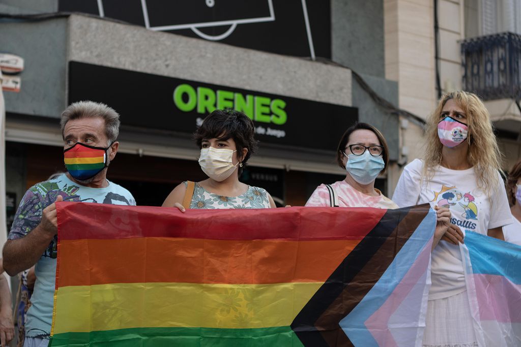 Imágenes de la protesta contra la LGTBI fobia en Cartagena