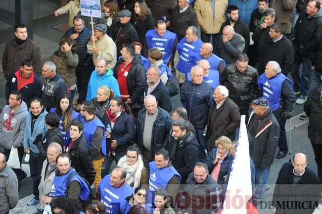 Miles de personas se manifiestan para defender la 'huerta de Europa'