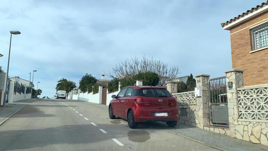 El mal estacionament provocava problemes per a conductors i vianants.