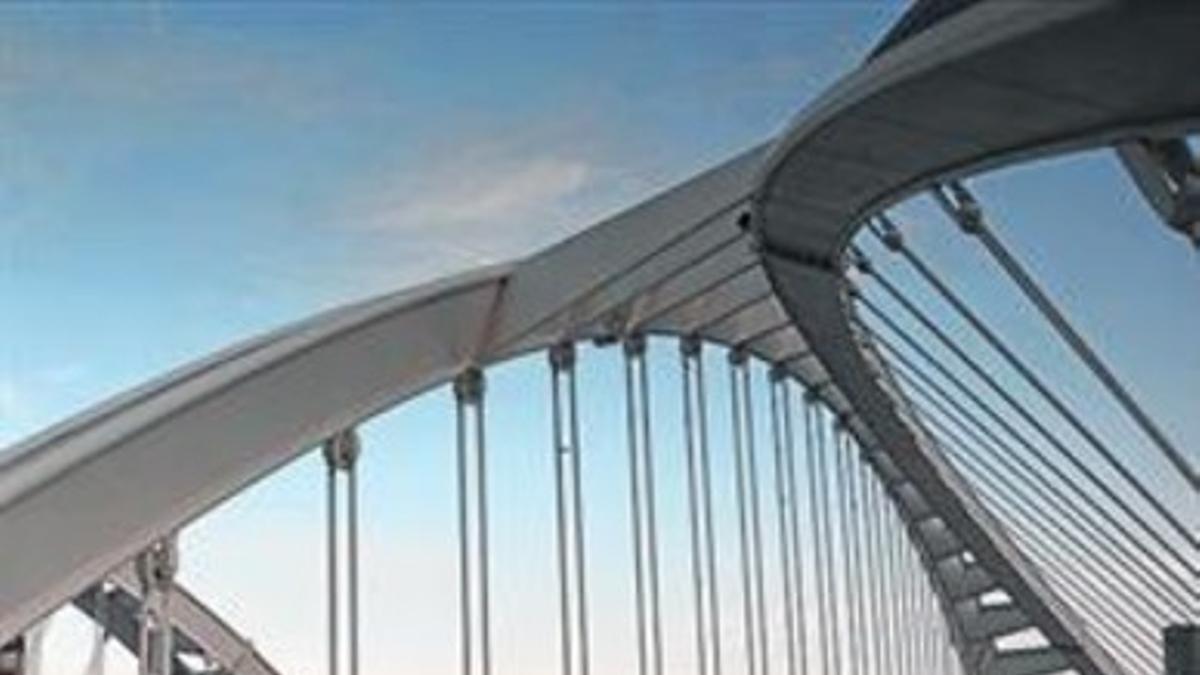 Antropomórfico  8El puente de Calatrava en Bac de Roda.