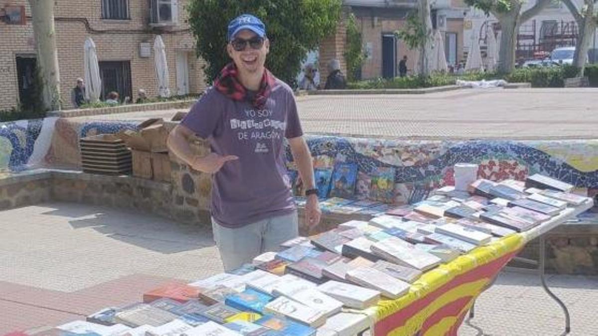 Mercadillo solidario de libros.