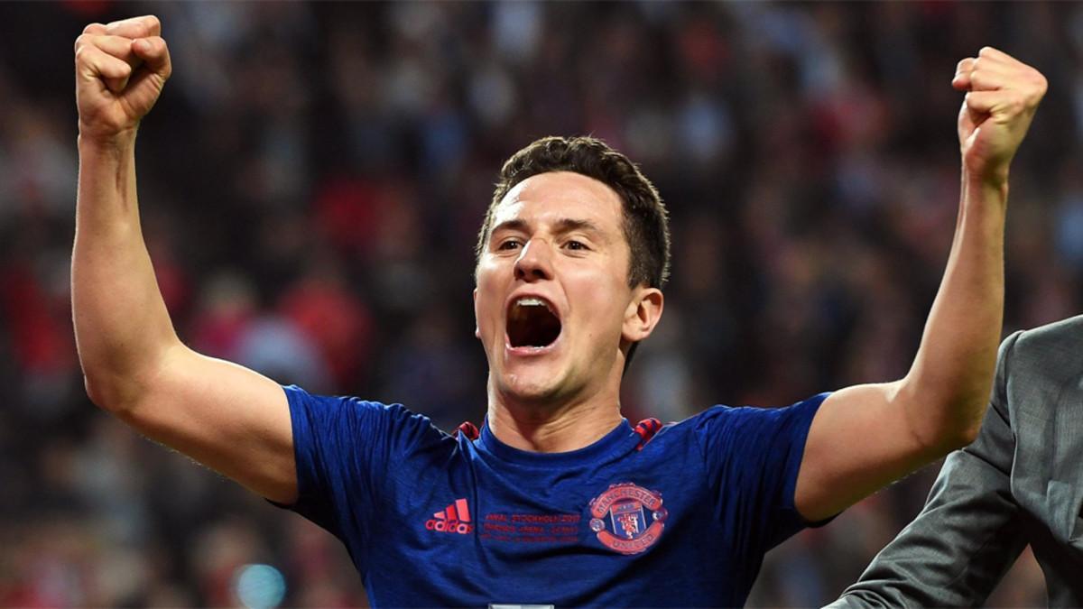 Ander Herrera celebra el triunfo del Manchester United sobre el Ajax Ámsterdam en la Europa League