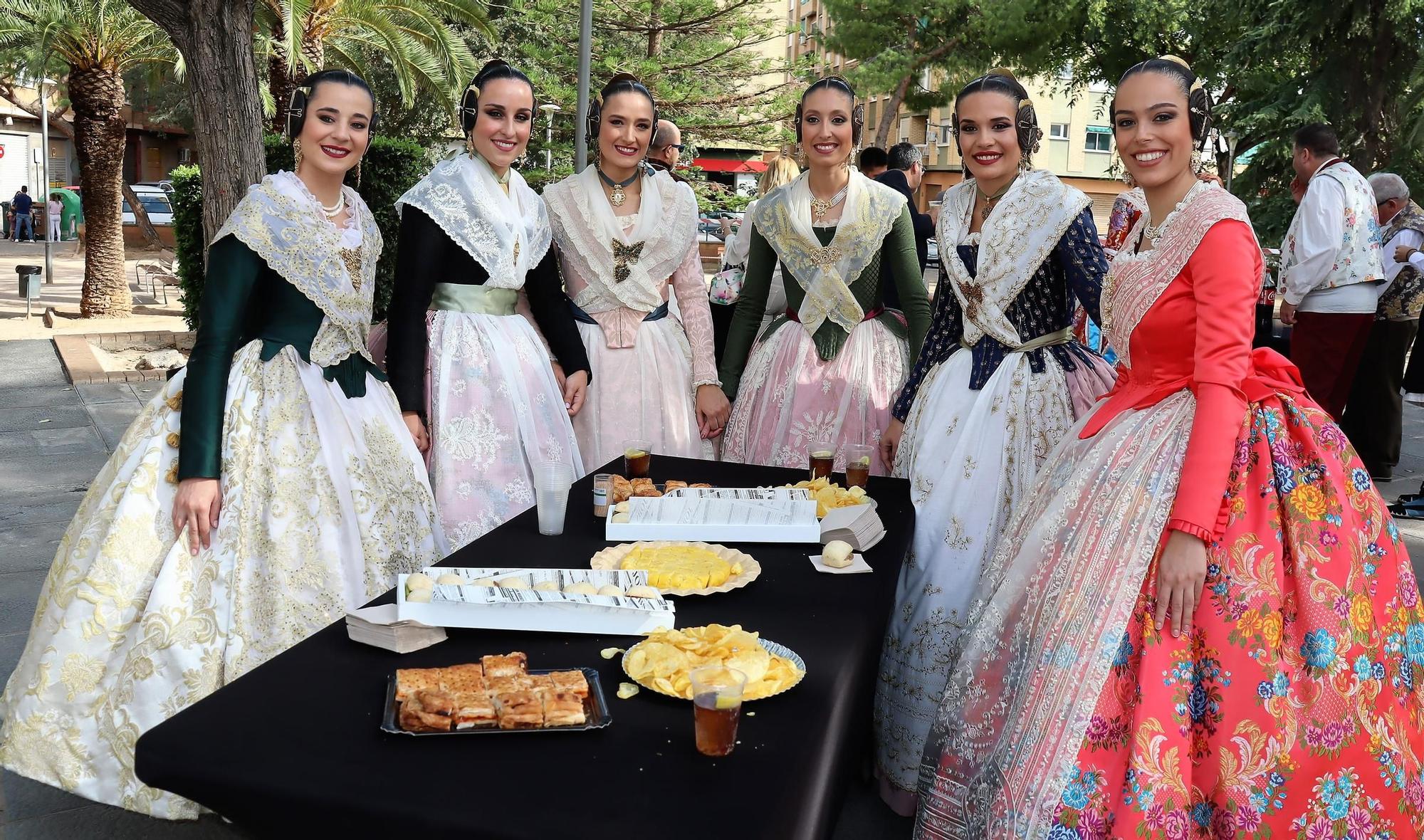 María Estela, la corte, Quart y Xirivella honran a la senyera más viajera de las Fallas