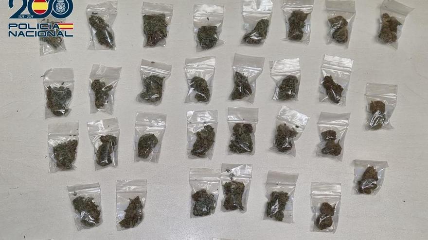 Detenidos dos traficantes de droga en la zona de ocio de Las Verónicas, en Arona