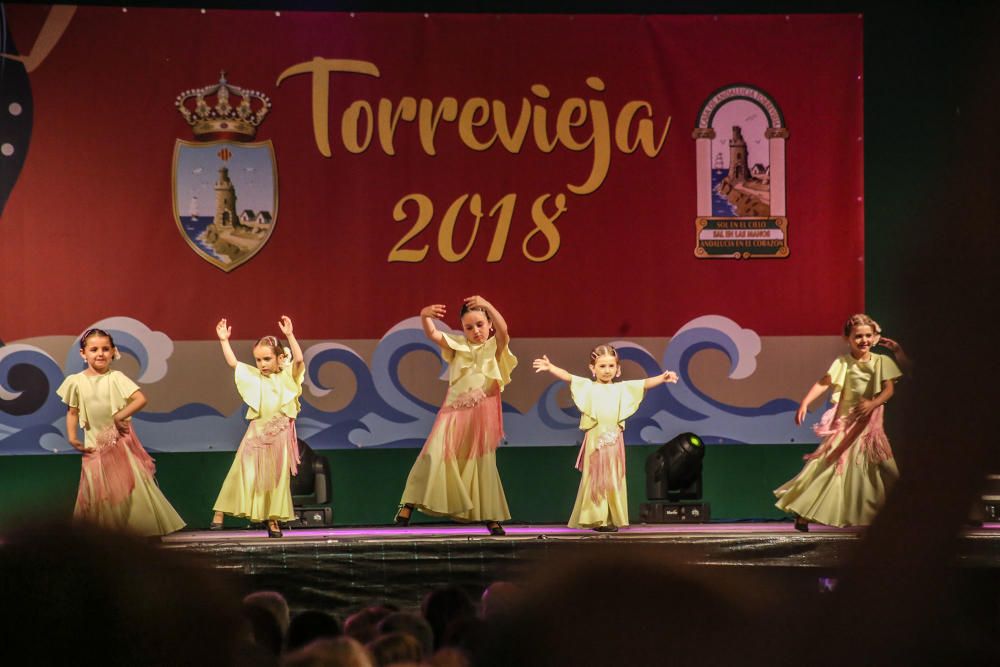 Baile, amistad y alegría en el recinto portuario de Torrevieja con la Feria de Sevillanas 2018