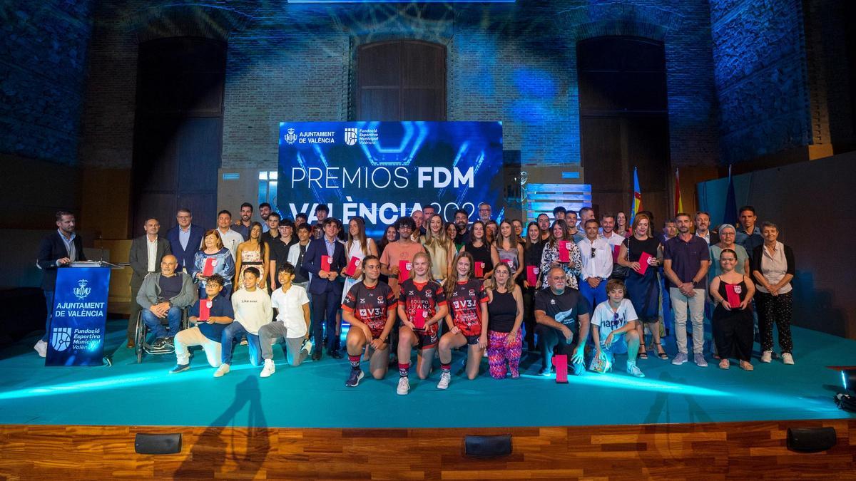 Foto de familia de todos los premiados
