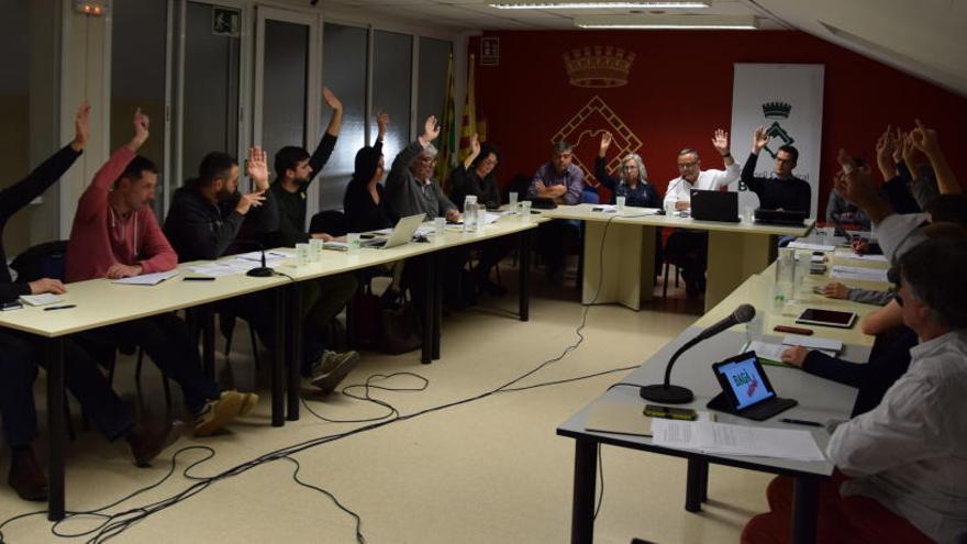 Consellers votant majoritàriament en contra de la incineradora de Cercs