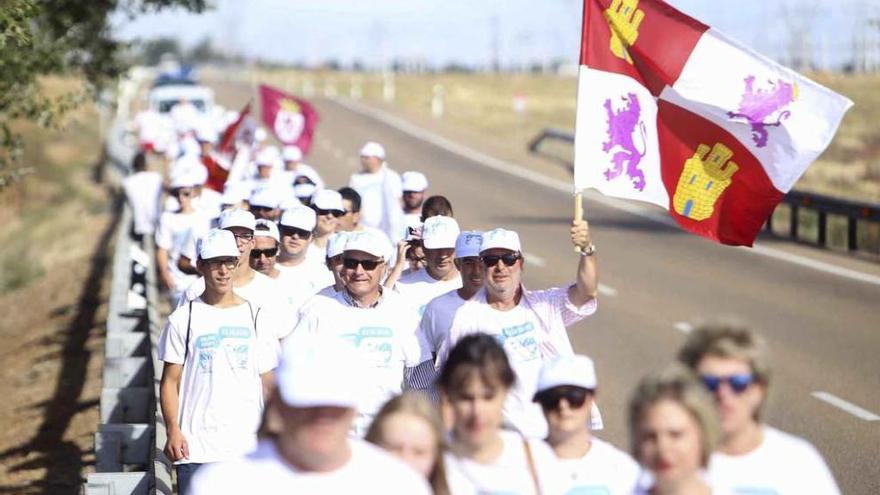 Ganaderos de vacuno de leche que participaron en la &quot;Marcha Blanca&quot; el verano pasado.