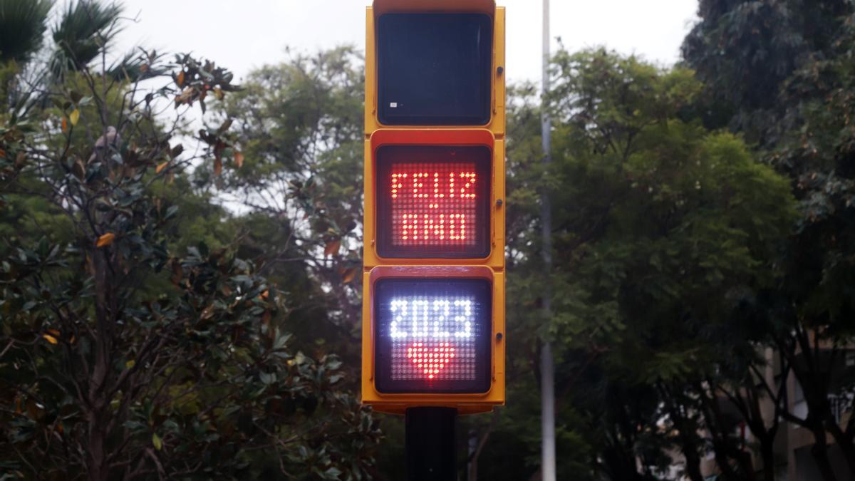 El semáforo de Chiquito felicita la Navidad en Málaga