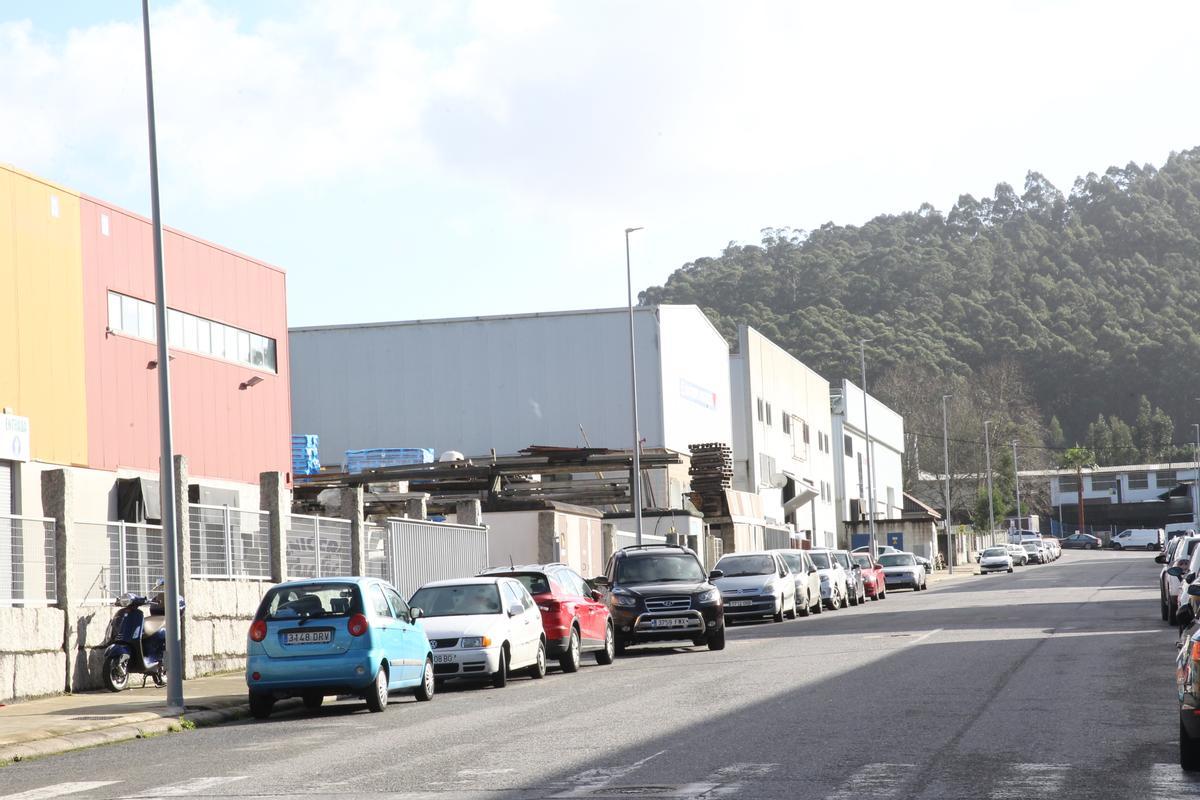 Uno de los viales del polígono industrial de Castiñeiras.