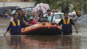 Las inundaciones y corrimientos de tierra afectan cada año a Indonesia. 