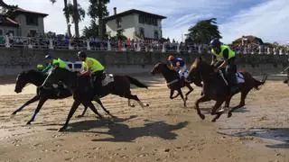 Suspendidas las carreras de caballos de Ribadesella: la playa de Santa Marina, gravemente afectada por el temporal