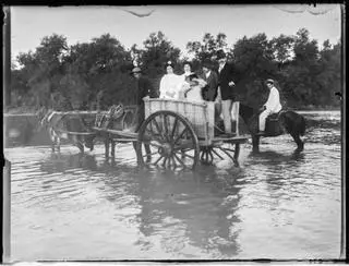 Recuerdos de cristal: Posadas recupera 214 negativos en placas de hace más de un siglo