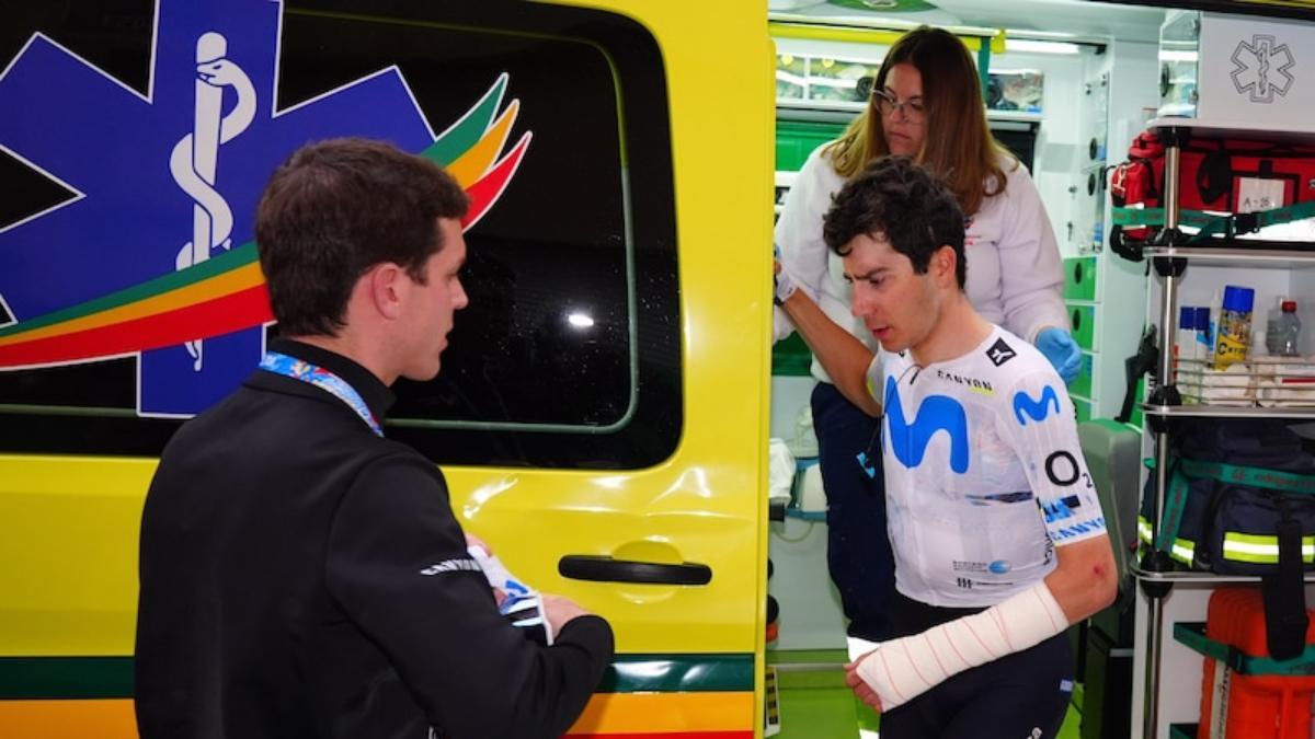 Cian Uijtdebroeks se retira de la Volta a la Comunitat Valenciana tras sufrir una dura caída