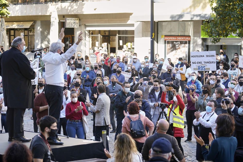 L''hostaleria i l''estètica gironines surten al carrer per protestar contra el tancament