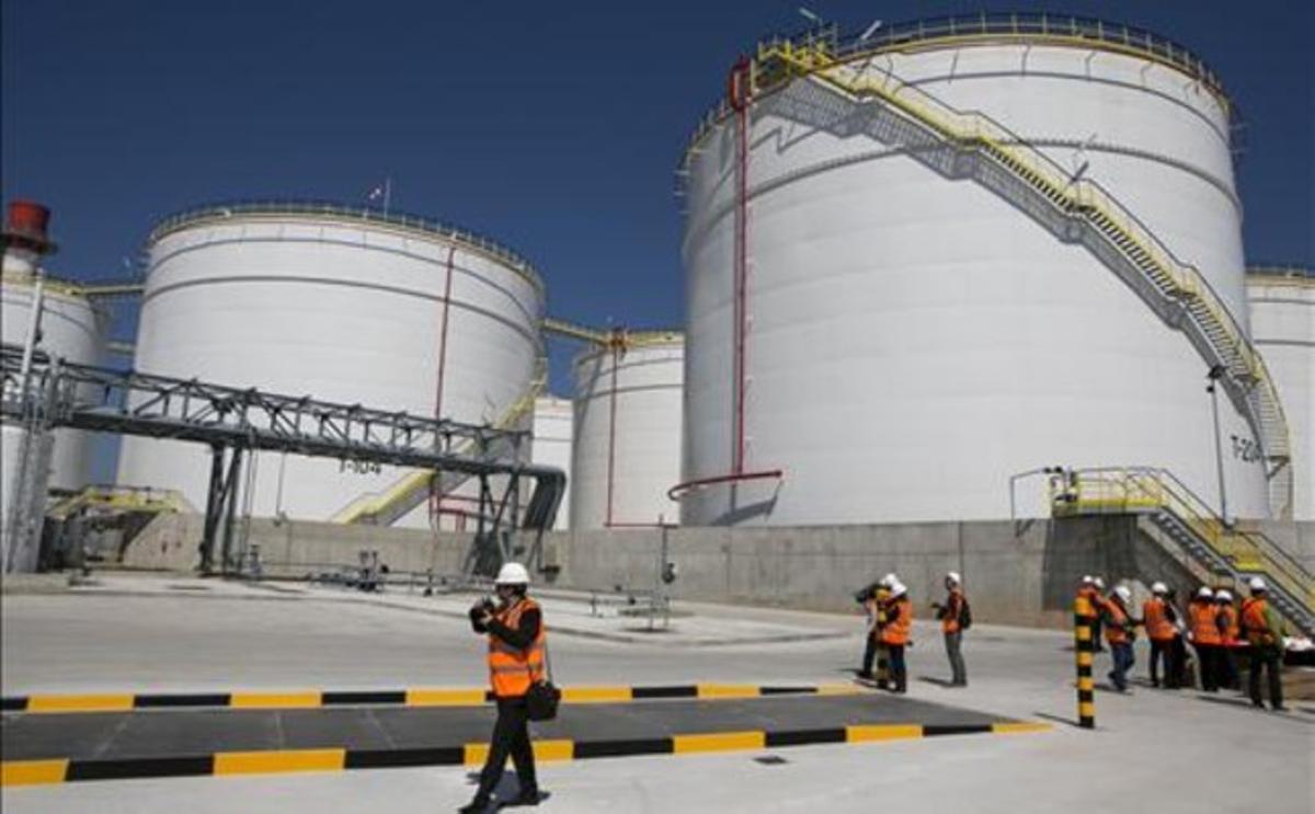 La nova terminal d’hidrocarburs de Tradebe inaugurada aquest dijous al moll de l’Energia del port de Barcelona.